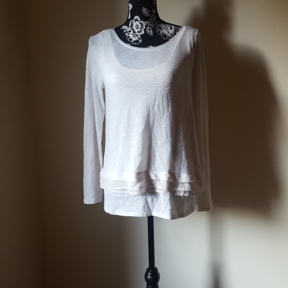 White House 💙Black Market Cream Long Sleeve Top